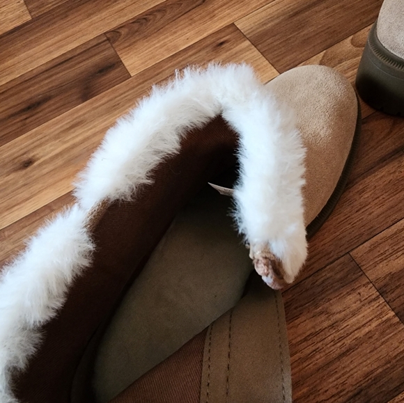 Like New Ugg Koolaburra Berea Fuzz Ankle Boot - Picture 9 of 11